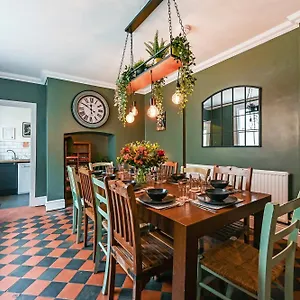  Holiday home Beautiful Townhouse, Great Location - Pet Friendly